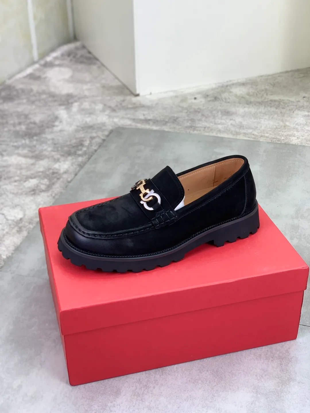 Men's shoes 💰P500 New model [Ferragamo/Ferragamo] Latest model Original imported calfskin, imported pigskin lining + original luxury metal buckle + original rubber outsole Soft and comfortable Size number: 38-44